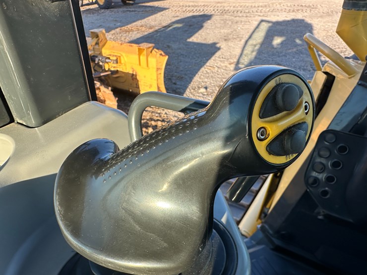 #32837-•-komatsu-39px-crawler-dozer-km10d130kka096648-image-71