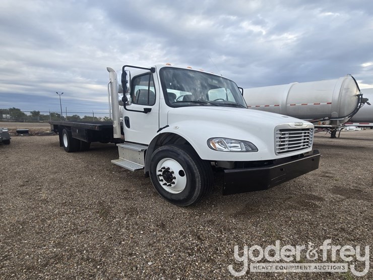 2021-freightliner-m2-106-image-3