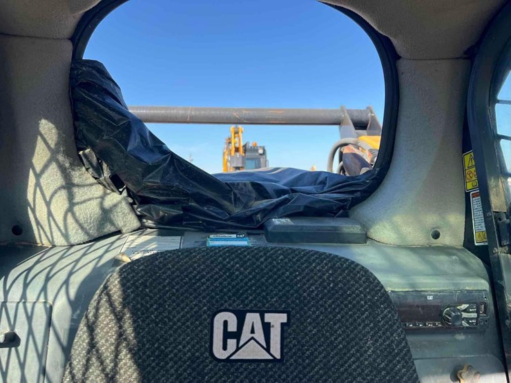 2017-caterpillar-262d-image-27