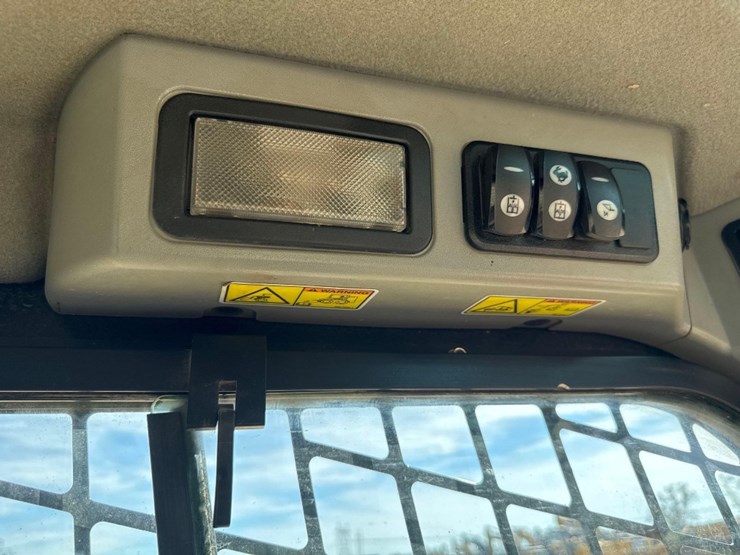 2019-caterpillar-259d-image-30