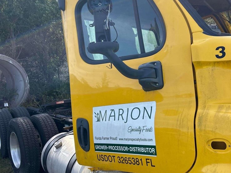 2013-freightliner-cascadia-125-image-6