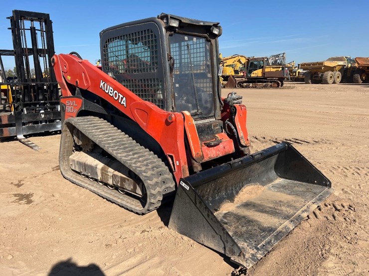 2011-kubota-svl90-2-image-5