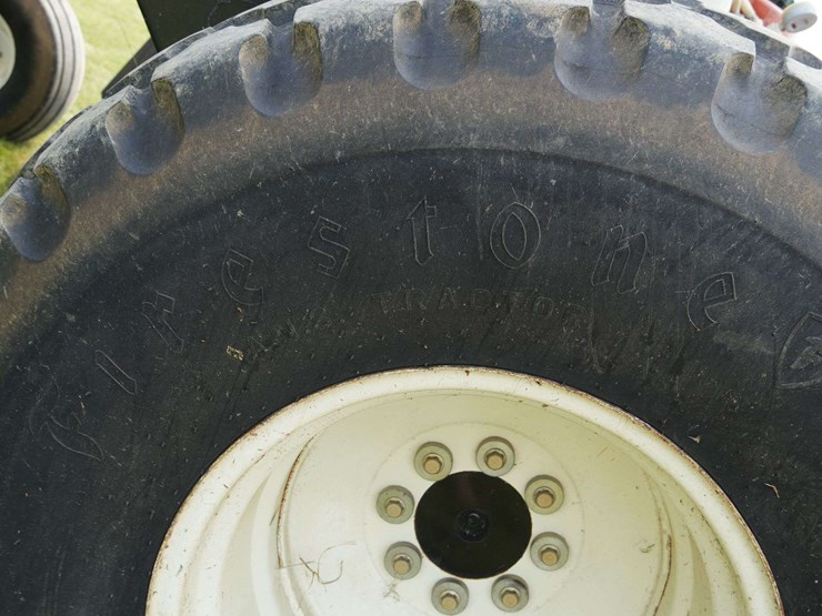 hesston-8550s-self-propelled-mower-conditioner-image-31