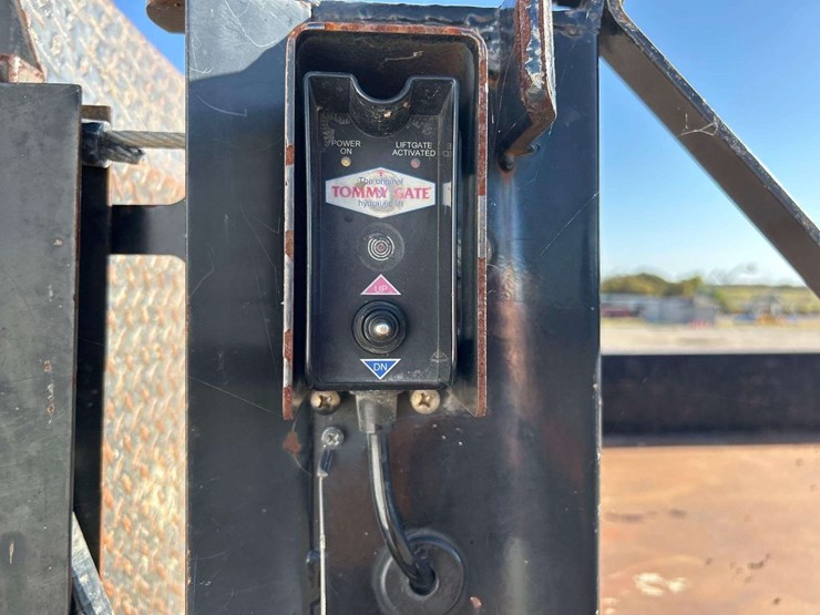 2009-dodge-ram-3500-image-19