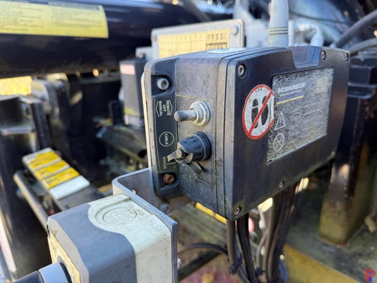 2015-john-deere-4045hf285-image-25