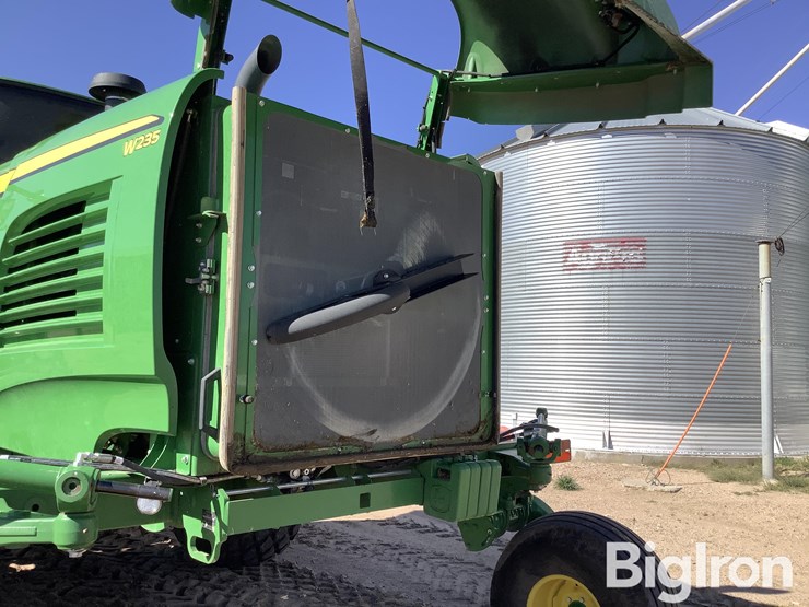 2021-john-deere-w235-image-12