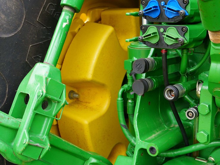 2011-john-deere-8285r-image-45