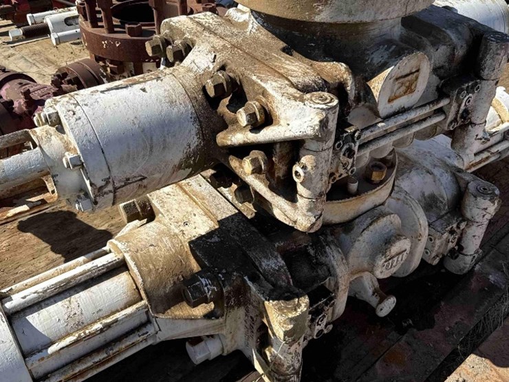 13-5/8-double-ram-bop-image-5