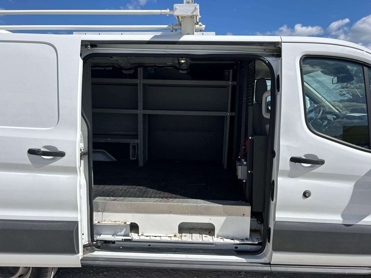 2017-ford-transit-image-26