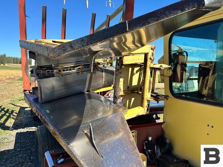 new-holland-1068-image-51