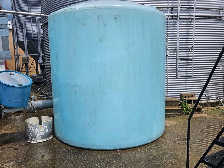 2600-gallon-plastic-tank-image-1