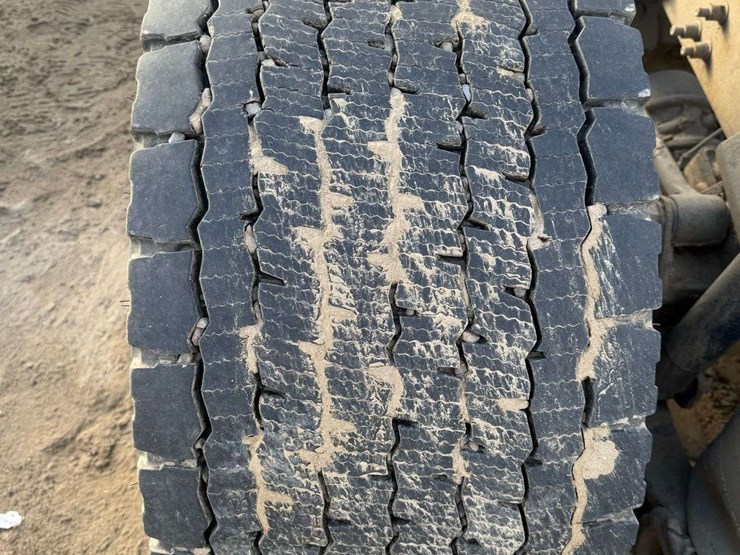 2009-volvo-tractor-truck---caution---kennewick,-wa-image-11