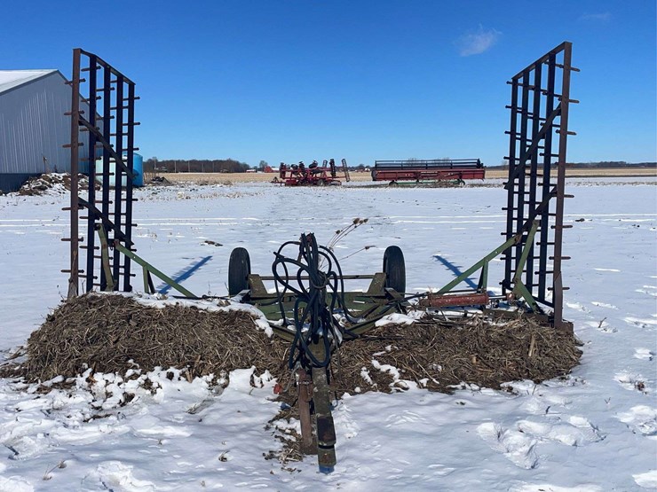 unverferth-28ft-harogator-image-1