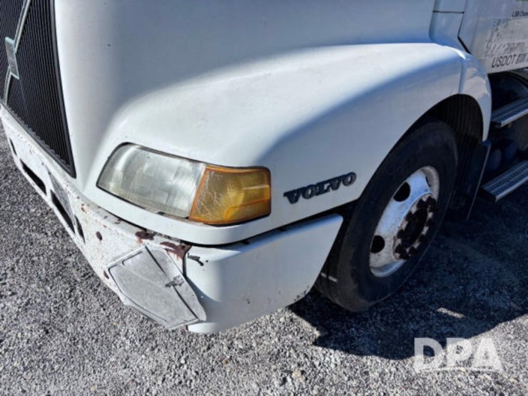 2003-volvo-10-image-19