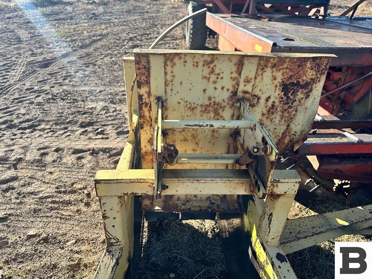 1972-new-holland-1048-image-39