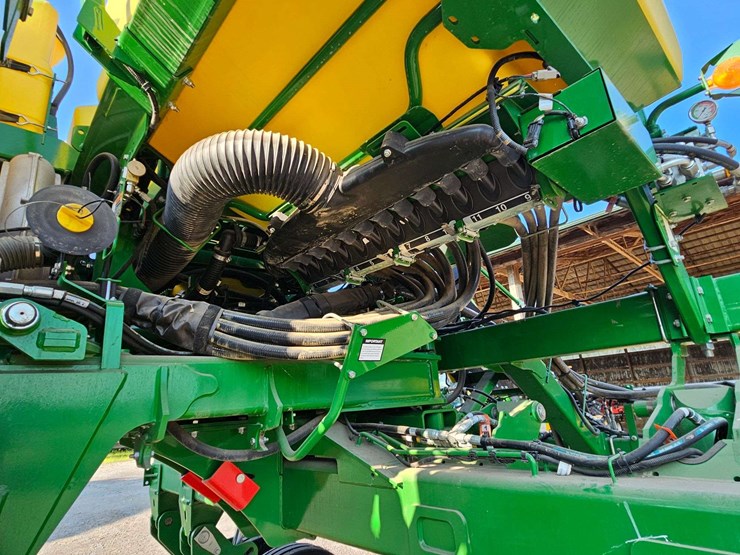 2024-john-deere-1795-image-13