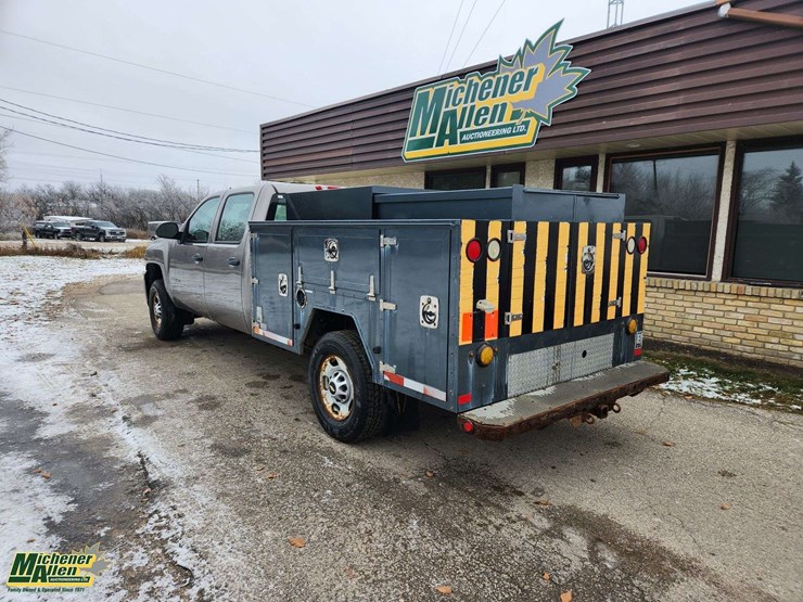 2012-chevrolet-silverado-2500hd-image-3