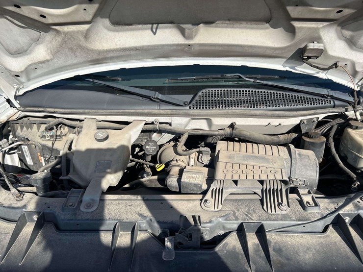 2016-chevrolet-express-2500-passenger-van-image-8