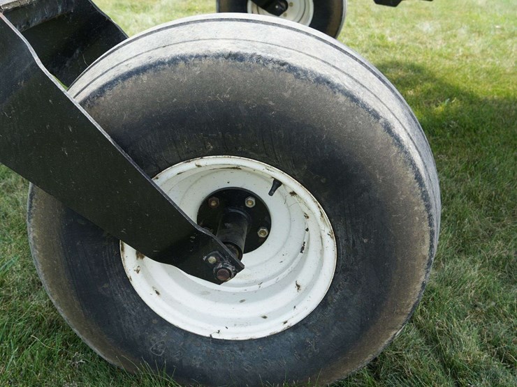 hesston-8550s-self-propelled-mower-conditioner-image-32