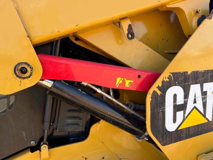 2017-caterpillar-262d-image-19
