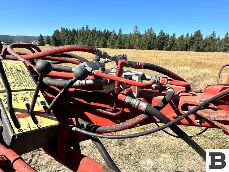 new-holland-216-image-13