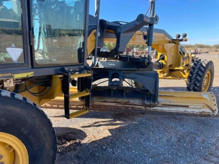 2018-deere-672g-image-23