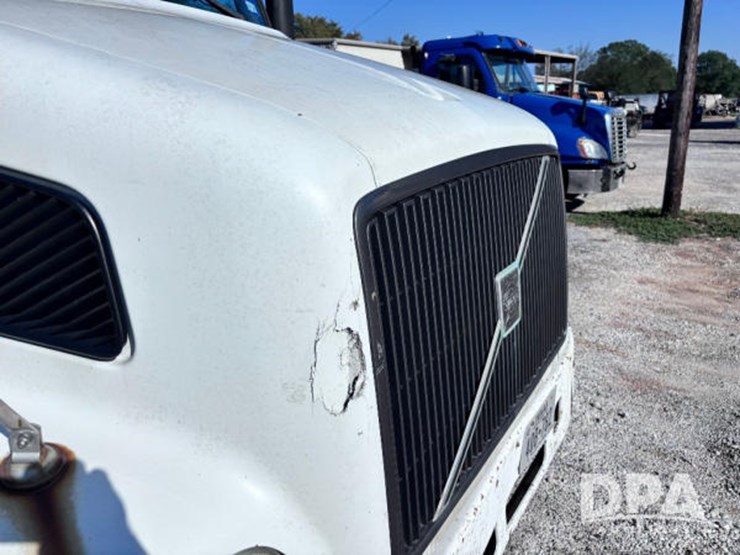 2003-volvo-10-image-64