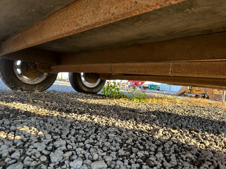 #32839-•-16'-t/a-enclosed-cargo-trailer-vin:-16hpb16244h122978-image-13