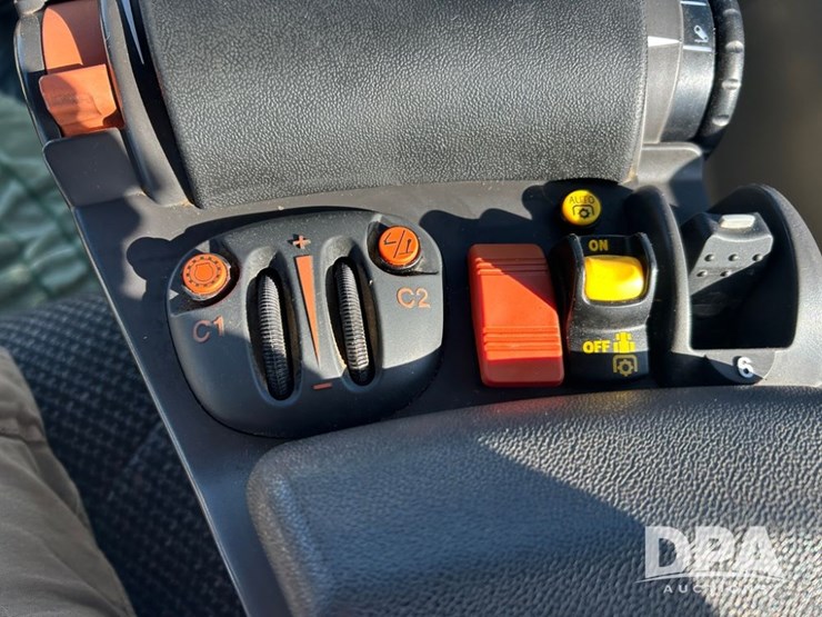 2020-massey-ferguson-8740s-image-39