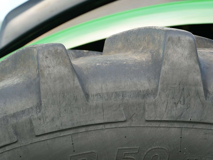 2012-john-deere-8235r-image-31