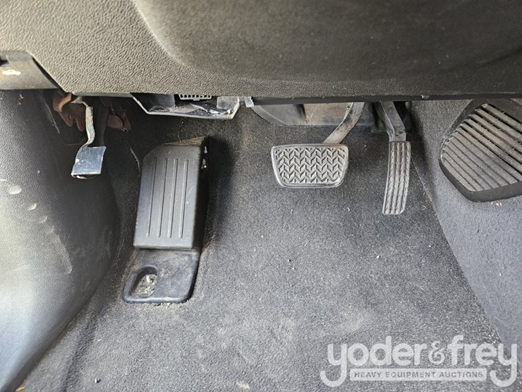 2014-gmc-acadia-image-28