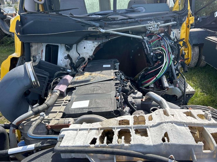 2013-freightliner-cascadia-125-image-8