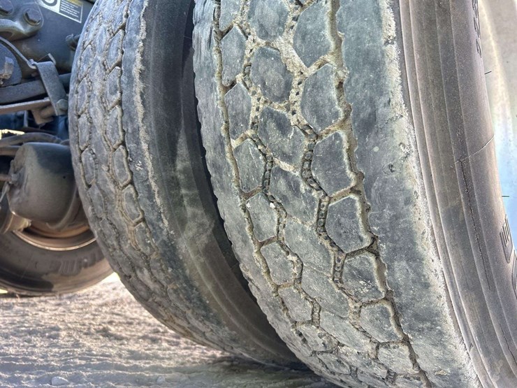 2016-peterbilt-579-image-46