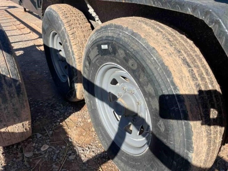 2011-maxey-gn-pipe-trailer-image-9