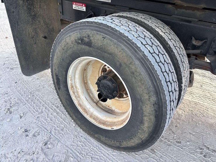 2012-freightliner-m2-106-image-63