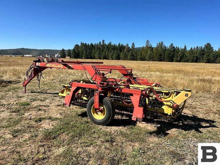 new-holland-216-image-3