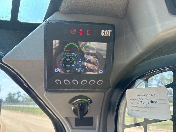 2024-caterpillar-242d3-image-24