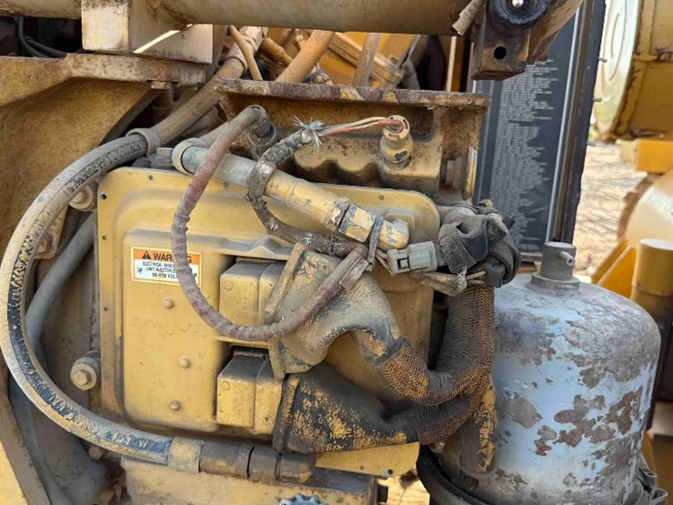 2001-caterpillar-3508-image-16