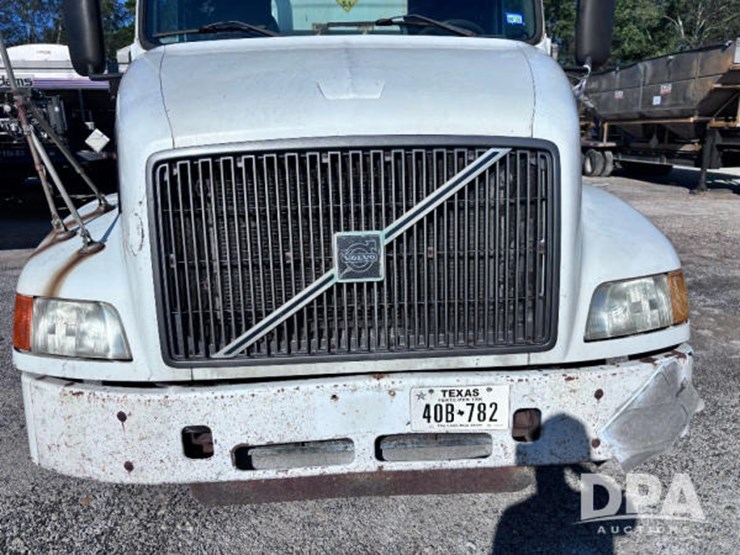 2003-volvo-10-image-16