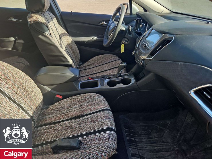 2018-chevrolet-cruze-lt-4dr-hatchback-image-14