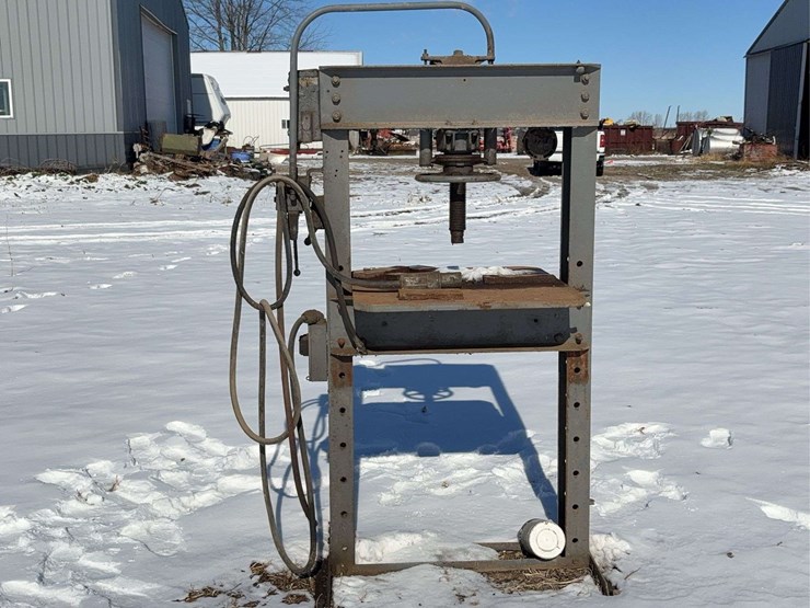 manly-hydraulic-press-image-5