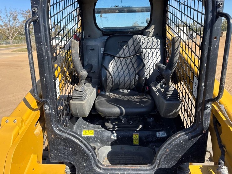 2023-caterpillar-259d3-image-24