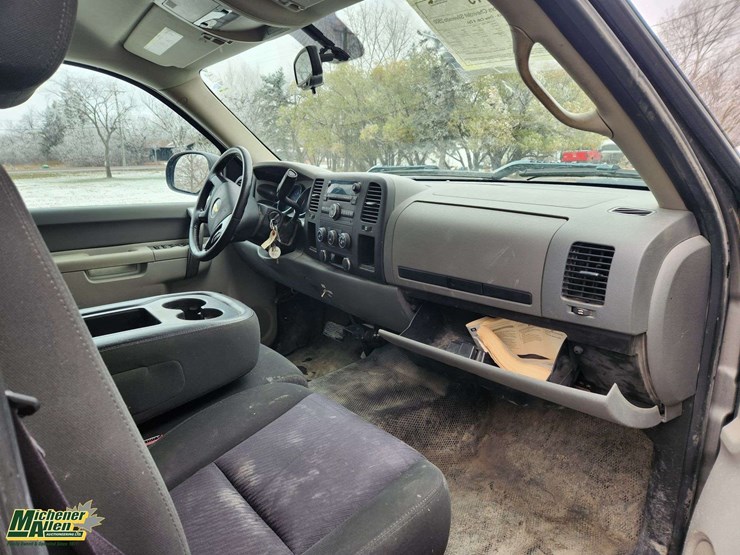 2012-chevrolet-silverado-2500hd-image-33