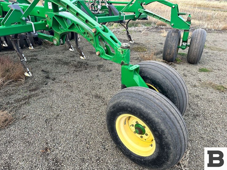 john-deere-1830-image-46