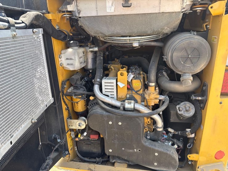 2024-caterpillar-242d3-image-14