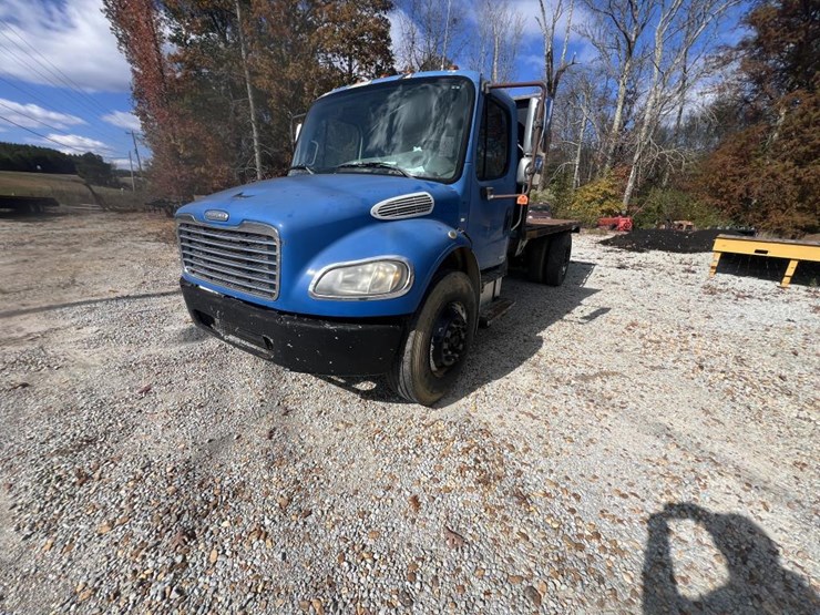 2007-freightliner-108sd-image-13