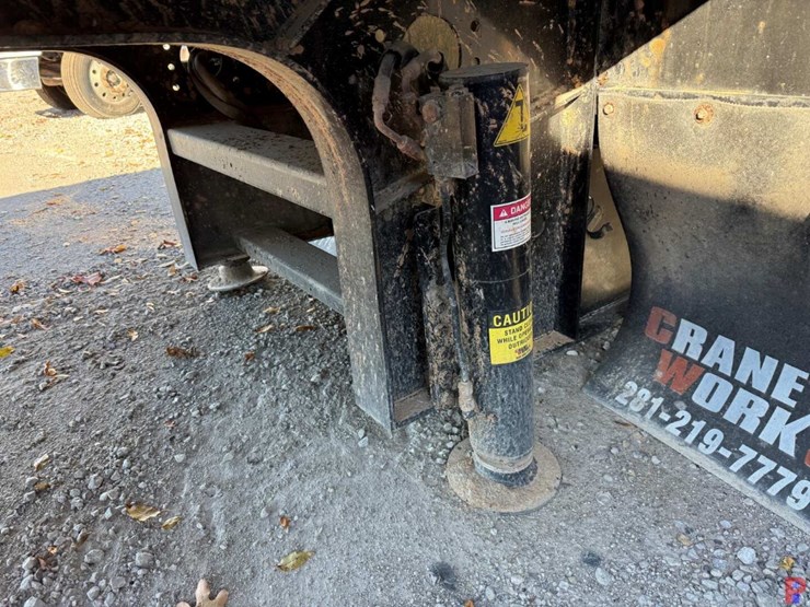 2015-john-deere-4045hf285-image-8