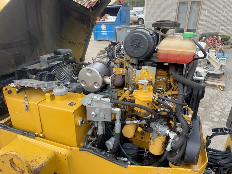 2019-caterpillar-c15-image-14