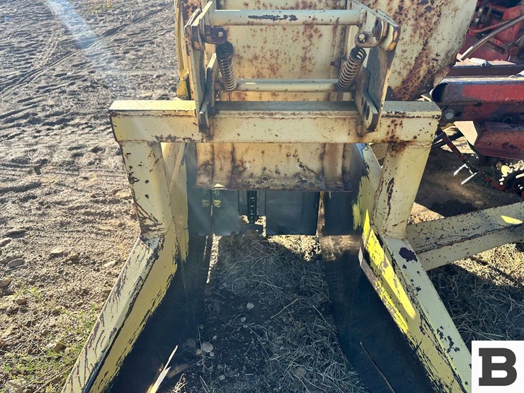 1972-new-holland-1048-image-40