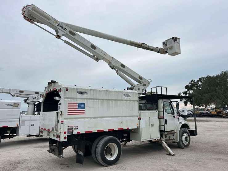 2015-freightliner-m2-106-image-3